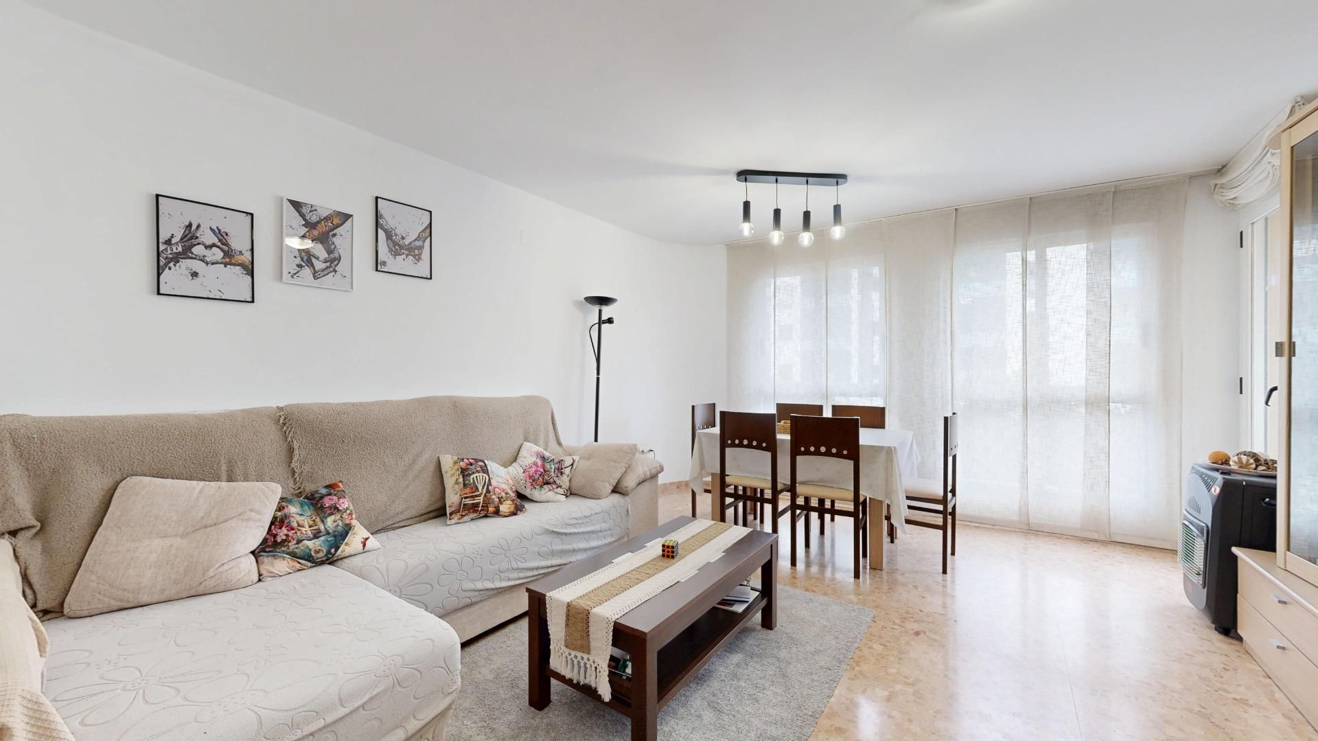 Sala de estar de Piso en venta en Castellón de la Plana / Castelló de la Plana con Aire acondicionado, Calefacción y Trastero