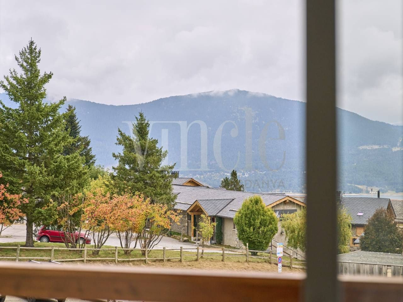 Vista exterior de Dúplex en venta en Les Angles con Calefacción, Parquet y Balcón