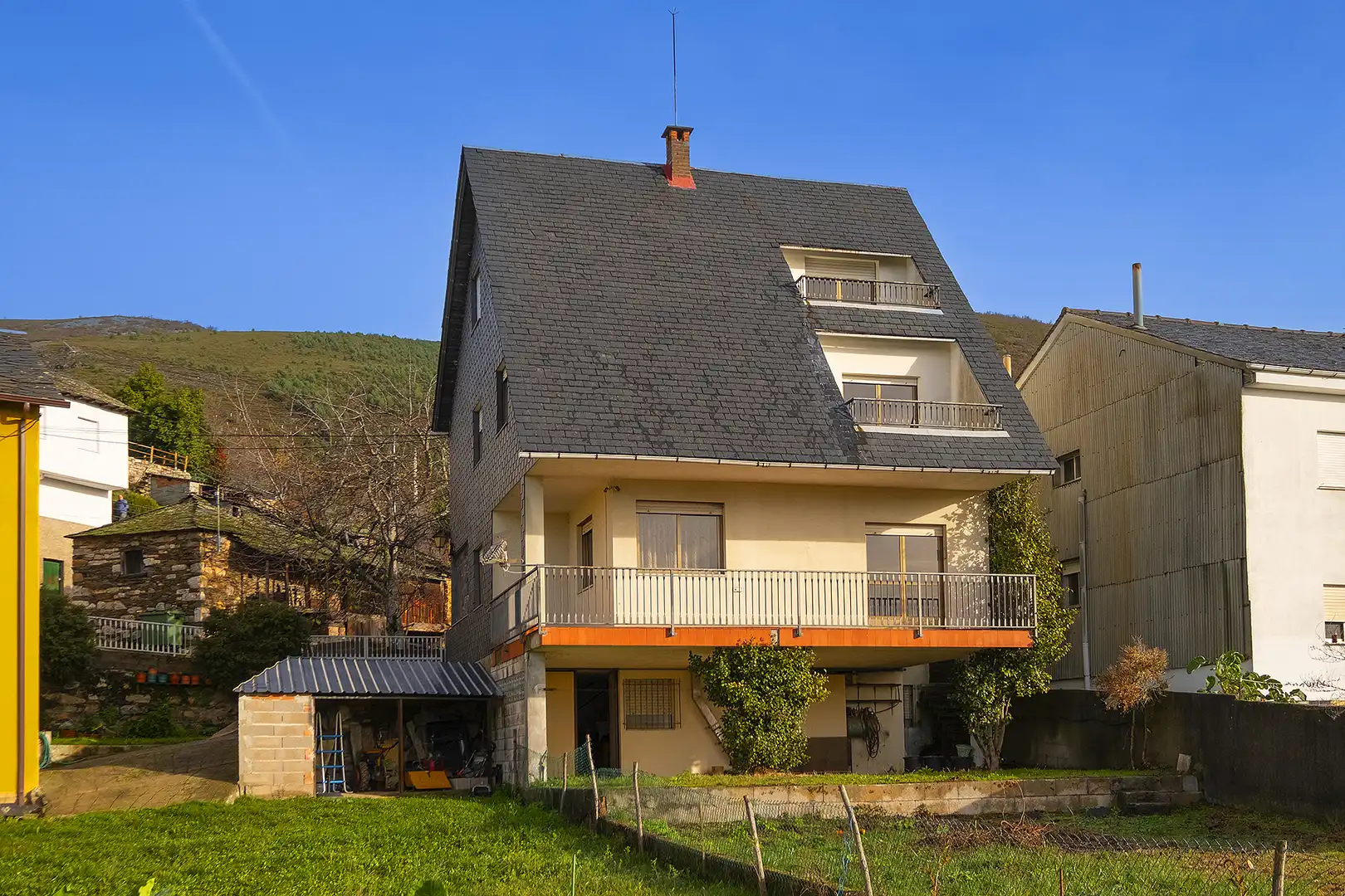 Vista exterior de Casa o xalet en venda en Palacios del Sil, León