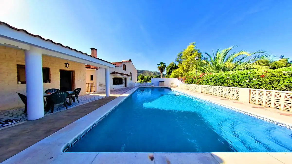 Casa con terraza en venta en Carrer Peña del Sol, imagen 2