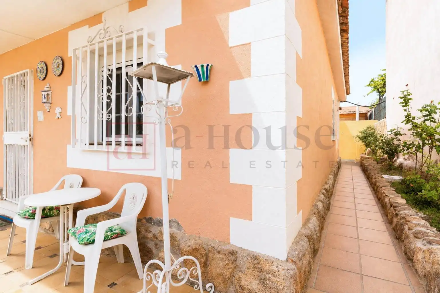 Exterior view of Houses for sale in Móstoles  with Air Conditioner, Heating and Private garden