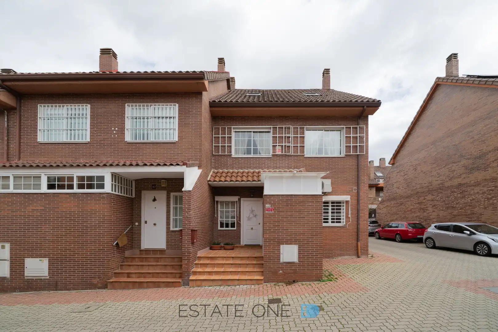 Vista exterior de Casa adosada en venta en Madrid con Aire acondicionado, Calefacción y Jardín privado