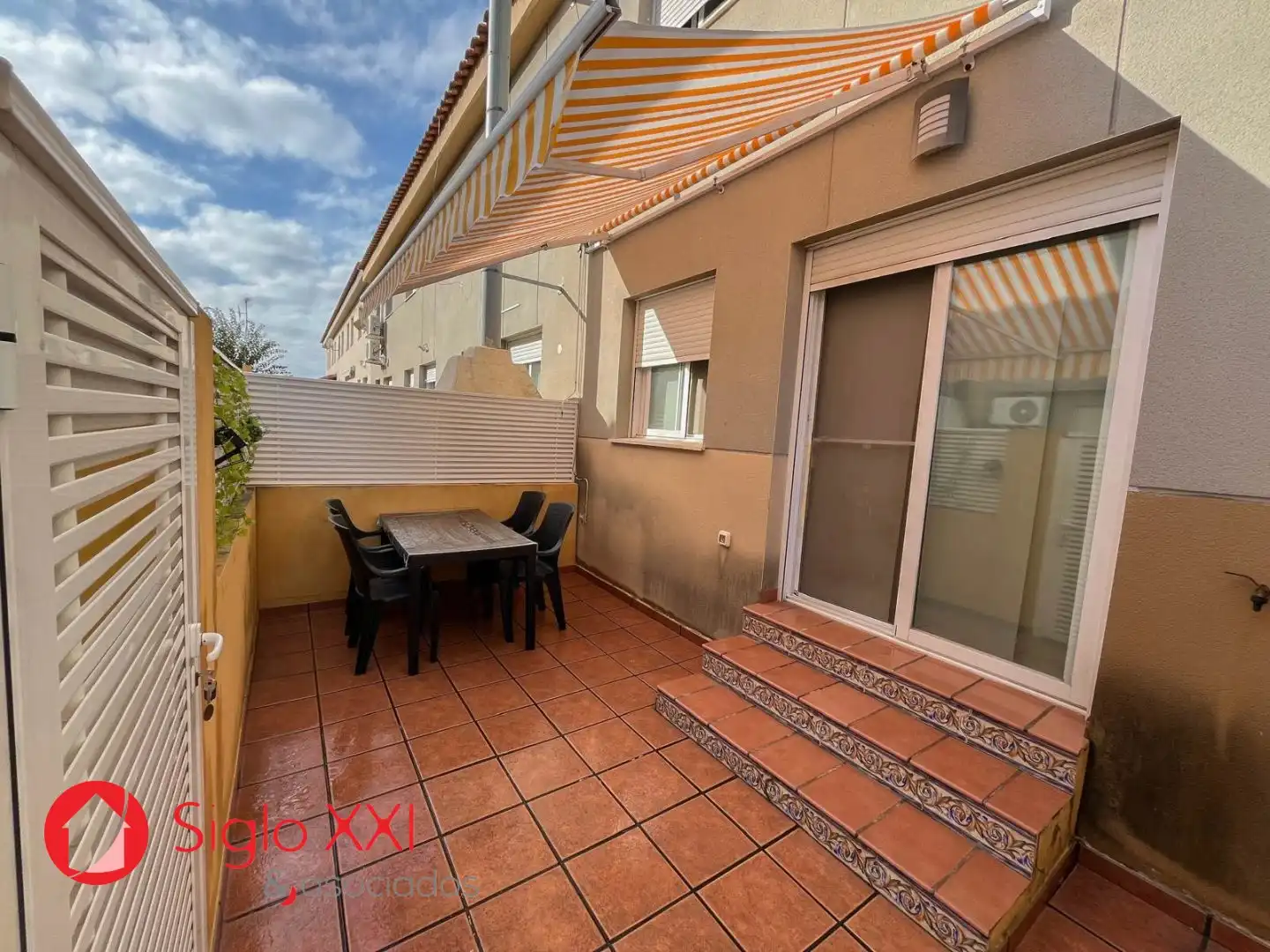 Terrasse von Einfamilien-Reihenhaus zum Verkauf in Almazora / Almassora mit Klimaanlage, Heizung und Terrasse