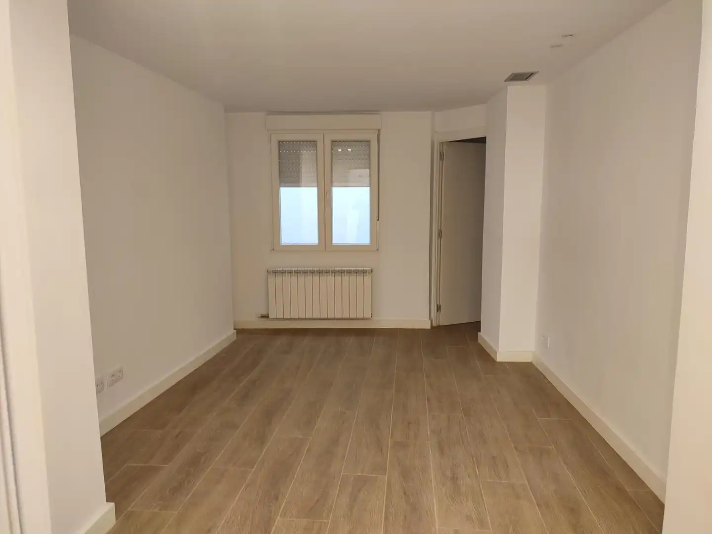 Flat for sale in Zaragoza  with Air Conditioner, Heating and Furnished