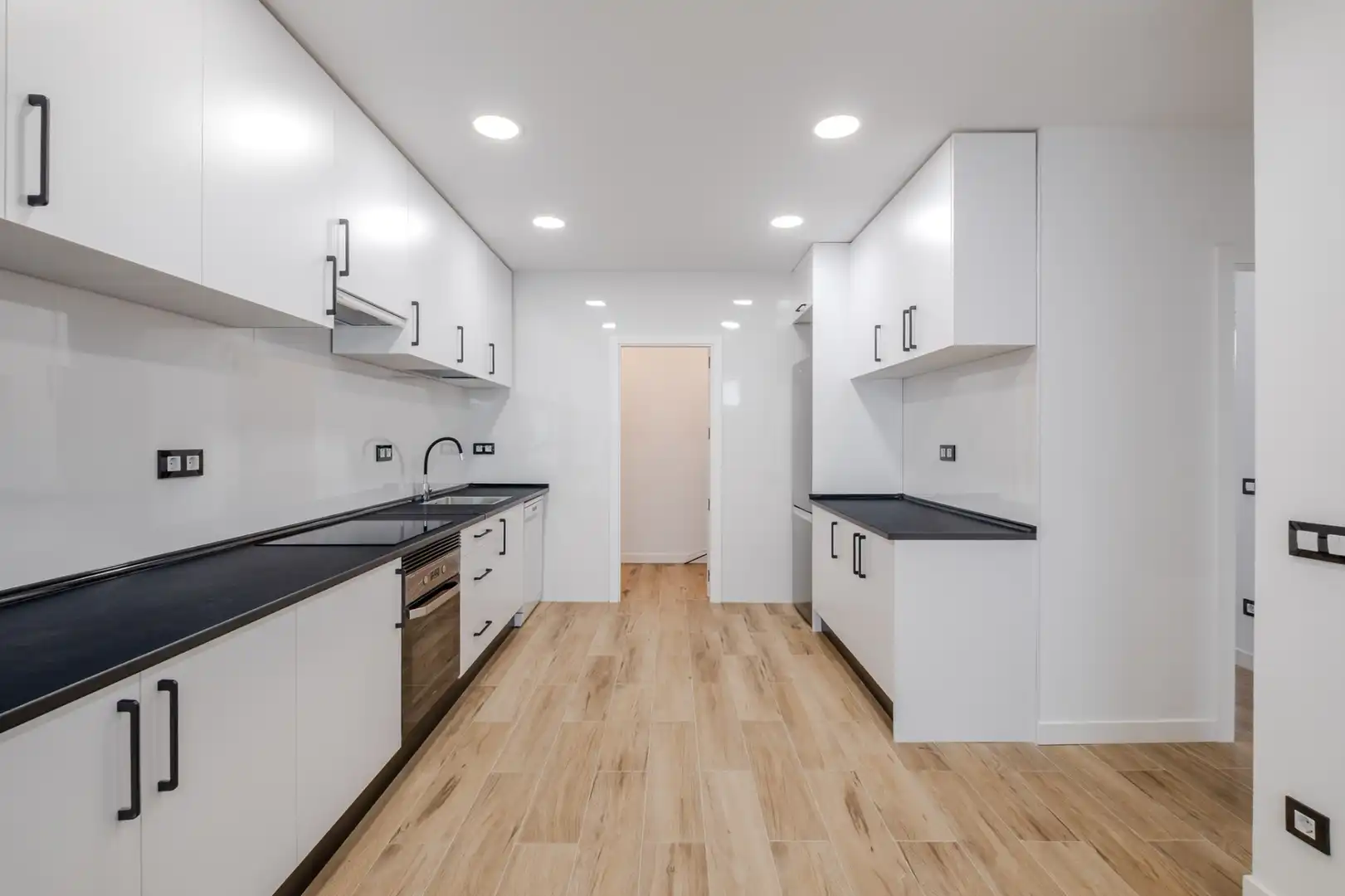 Küche von Wohnung zur Miete in Madrid mit Heizung, Ofen und Waschmaschine