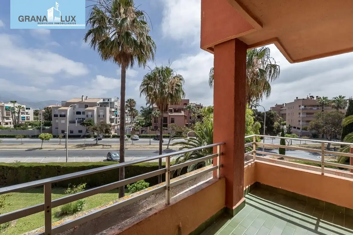 Vista exterior de Dúplex en venda en Salobreña amb Terrassa i Piscina comunitària
