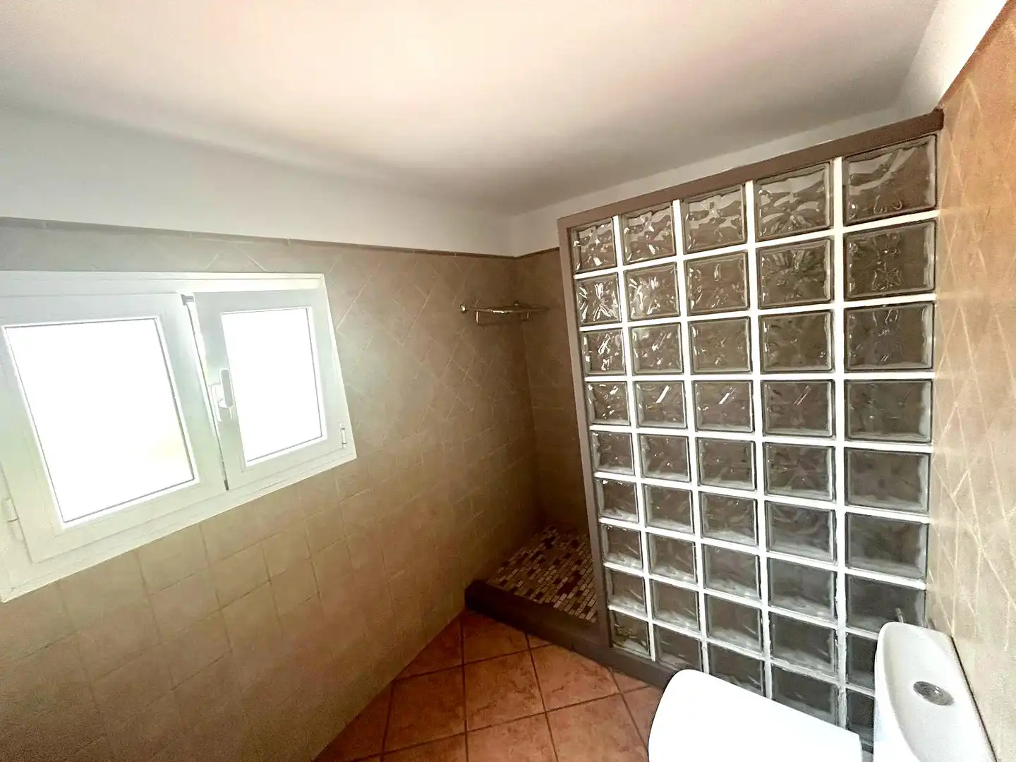 Baño de Finca rústica en venta en Ciutadella de Menorca con Jardín privado, Terraza y Trastero