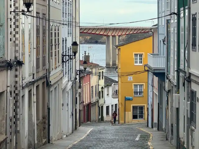 Außenansicht von Einfamilien-Reihenhaus zum Verkauf in Ribadeo