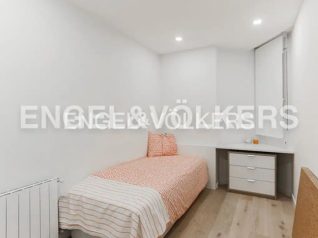 Schlafzimmer von Wohnung zur Miete in Valencia mit Klimaanlage, Heizung und Parkett
