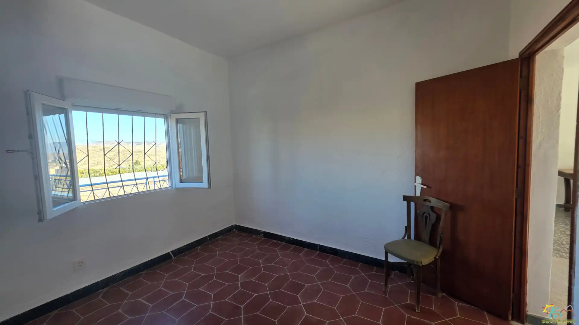 Dormitori de Finca rústica en venda en Íllar amb Jardí privat, Terrassa i Moblat