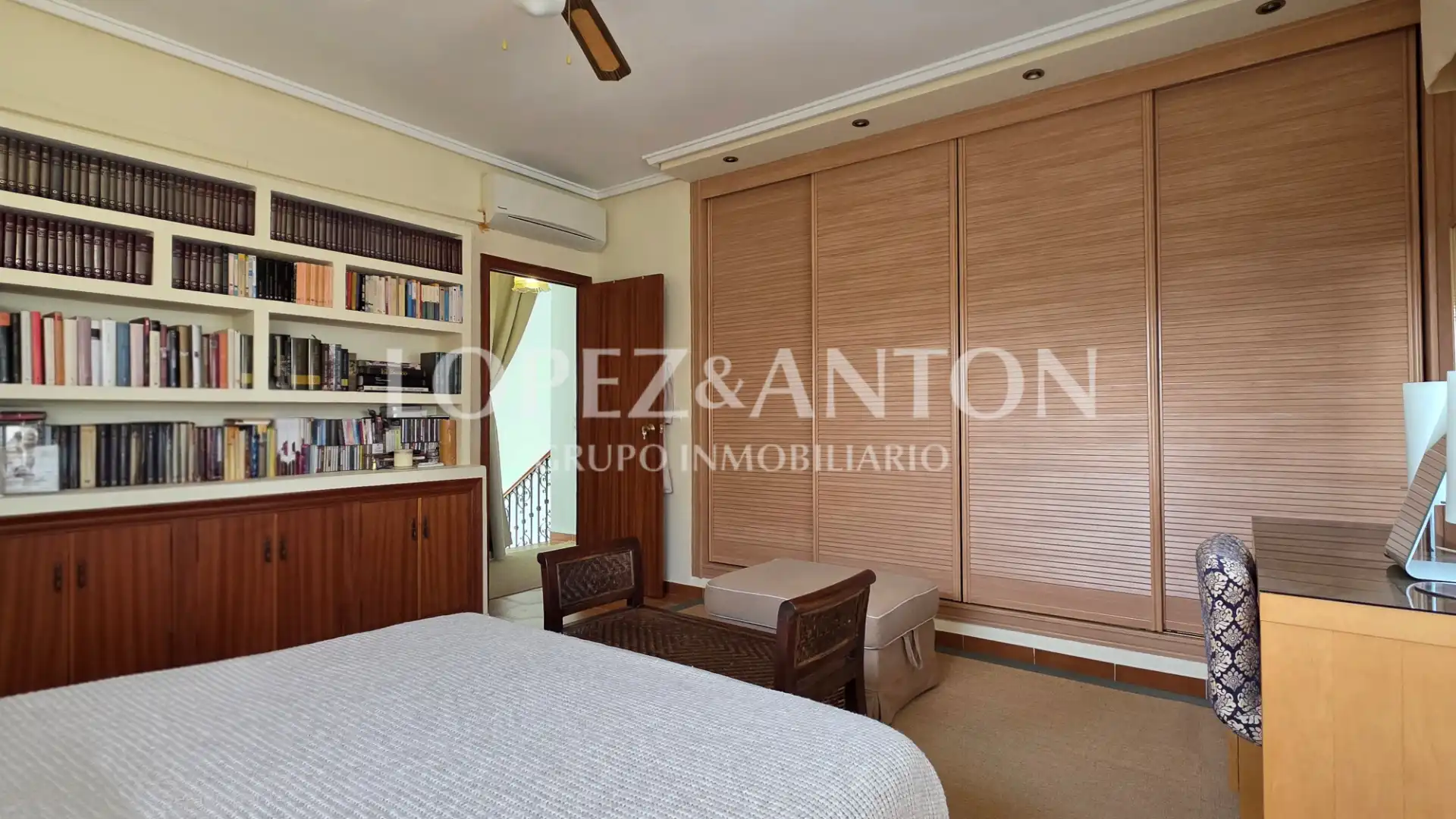 Bedroom of Houses for sale in L'Eliana  with Air Conditioner, Private garden and Terrace