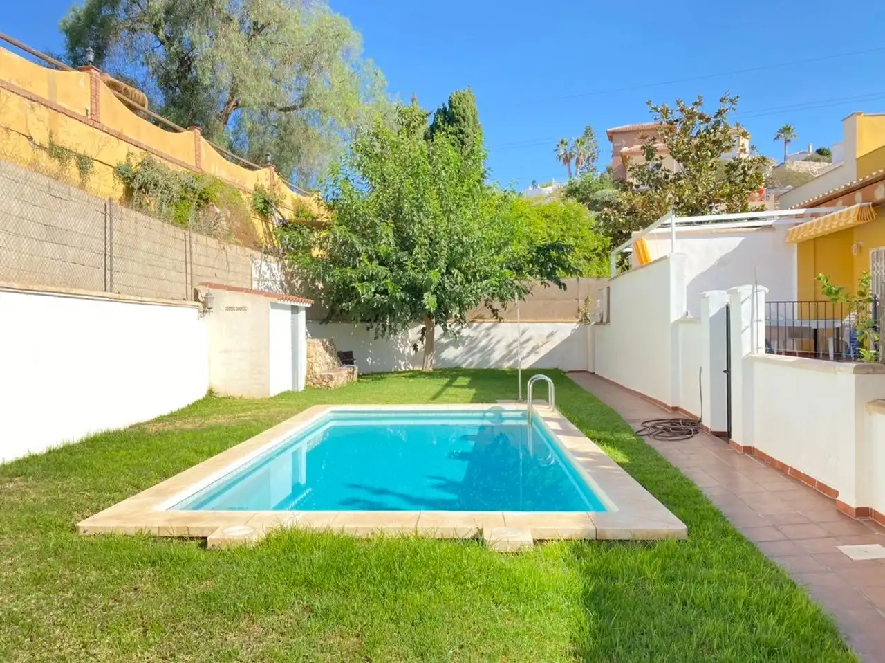 Piscina de Casa o chalet en venta en Torrox con Aire acondicionado, Calefacción y Jardín privado