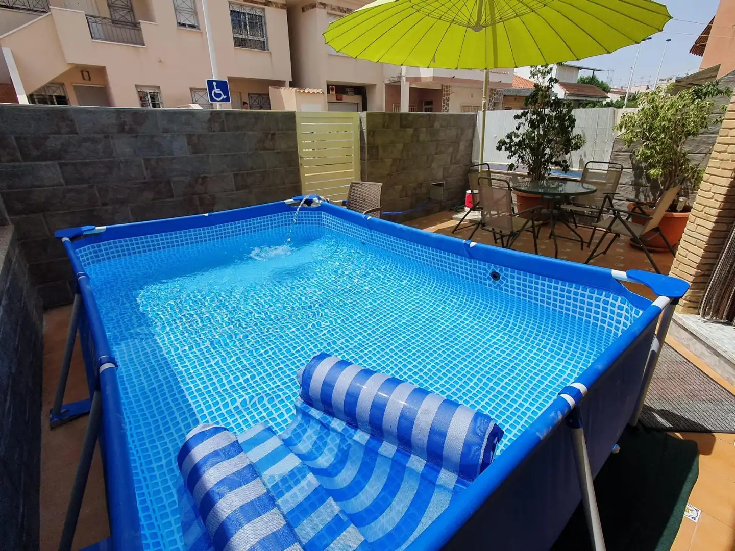 Schwimmbecken von Haus oder Chalet zum Verkauf in San Pedro del Pinatar mit Privatgarten, Terrasse und Möbliert