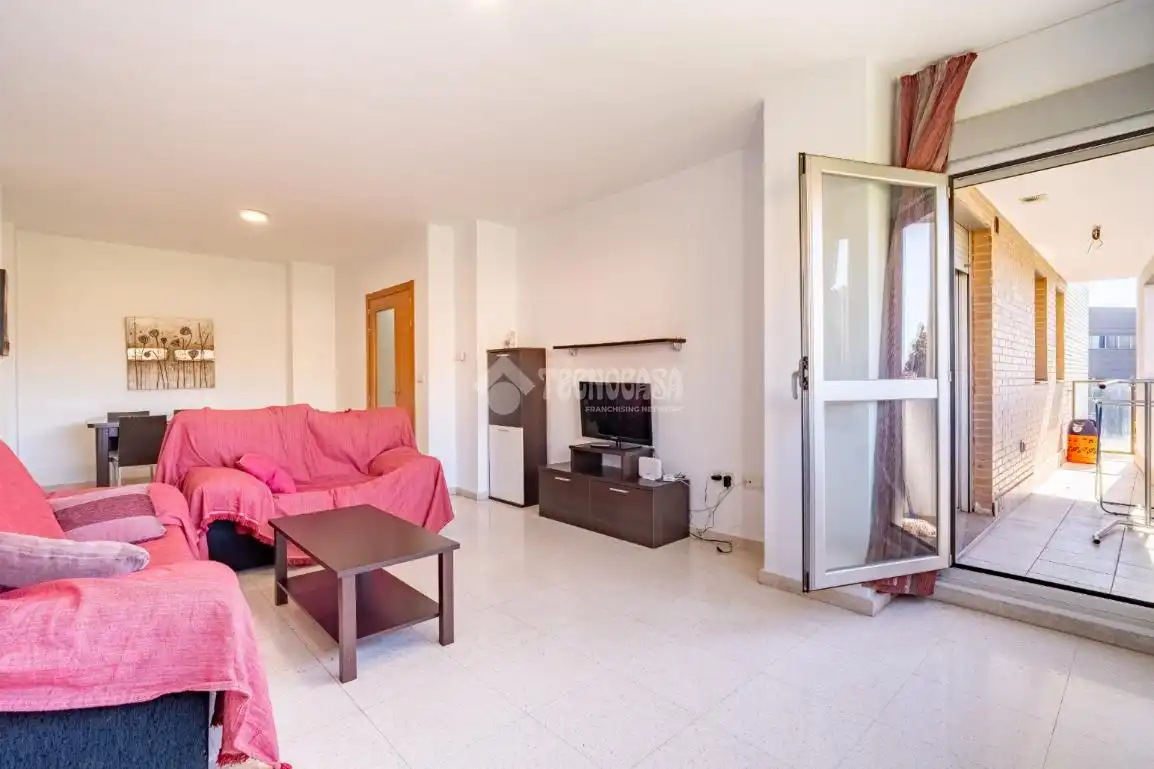 Sala de estar de Piso en venta en Granada con Aire acondicionado, Calefacción y Amueblado