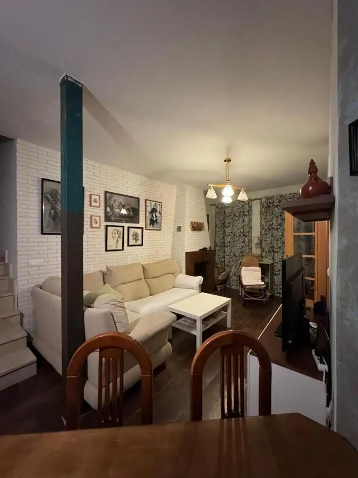 Sala d'estar de Casa o xalet en venda en Fuente de Pedro Naharro amb Calefacció i Moblat