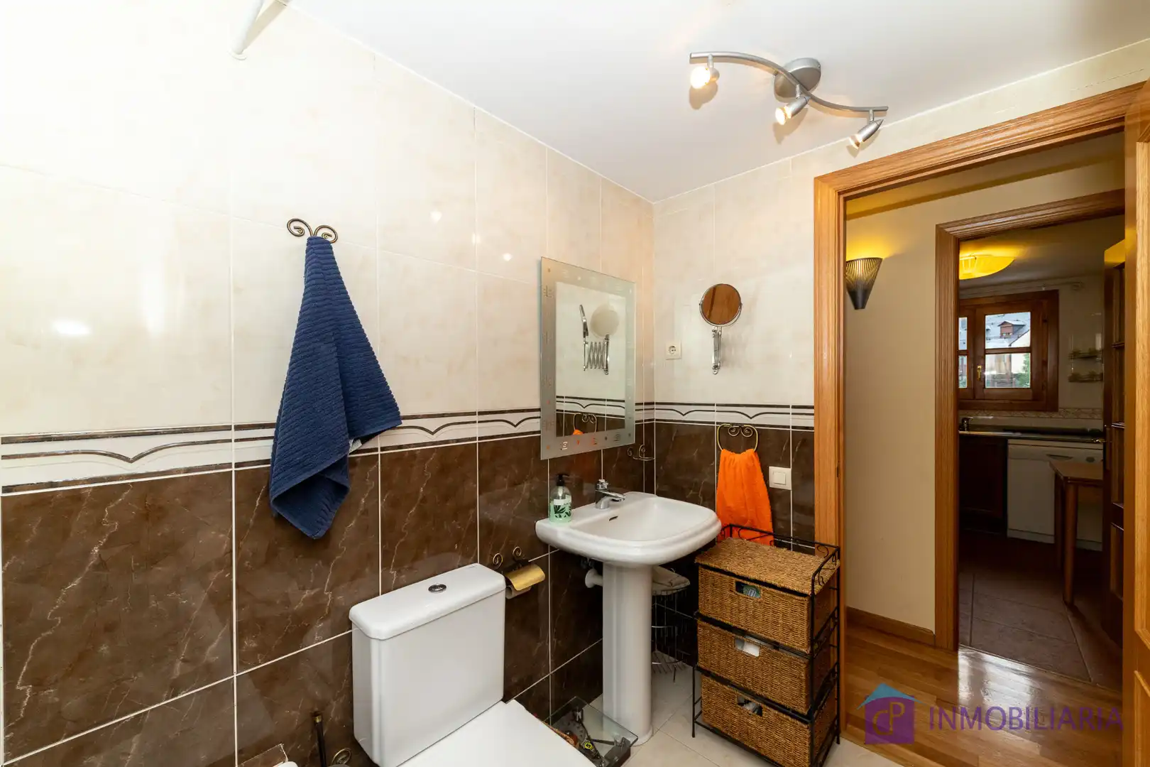 Badezimmer von Wohnung zum Verkauf in Benasque mit Heizung, Parkett und Terrasse