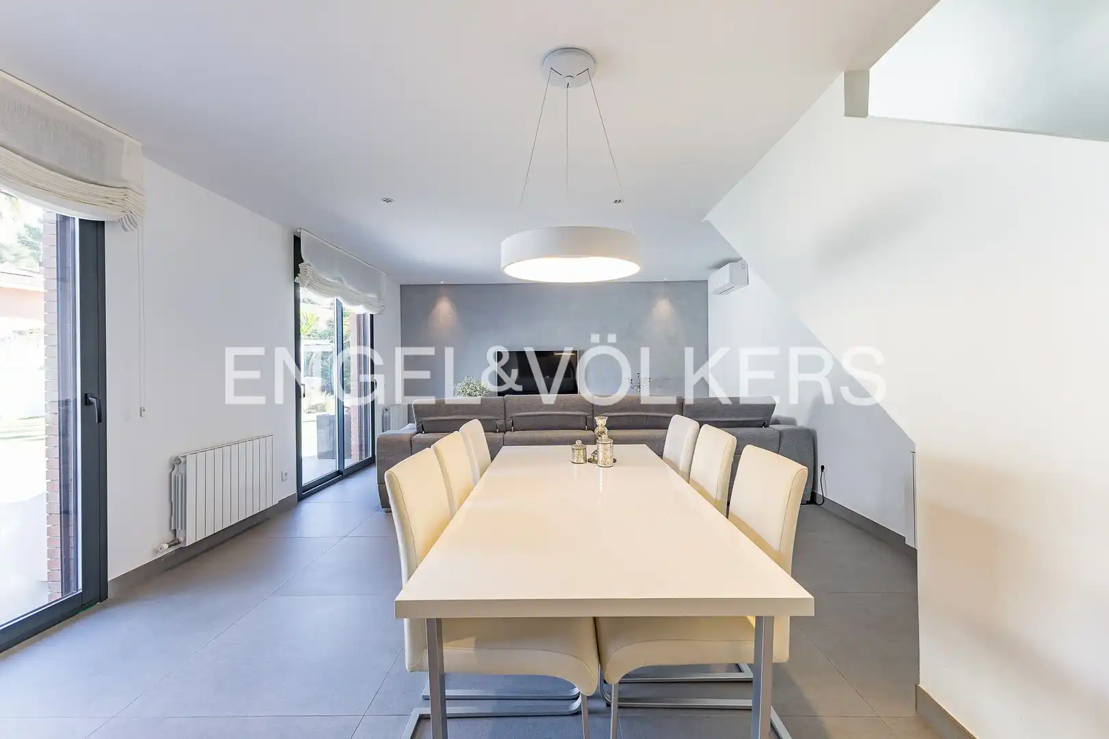 Menjador de Casa adosada en venda en Els Pallaresos amb Calefacció, Jardí privat i Terrassa