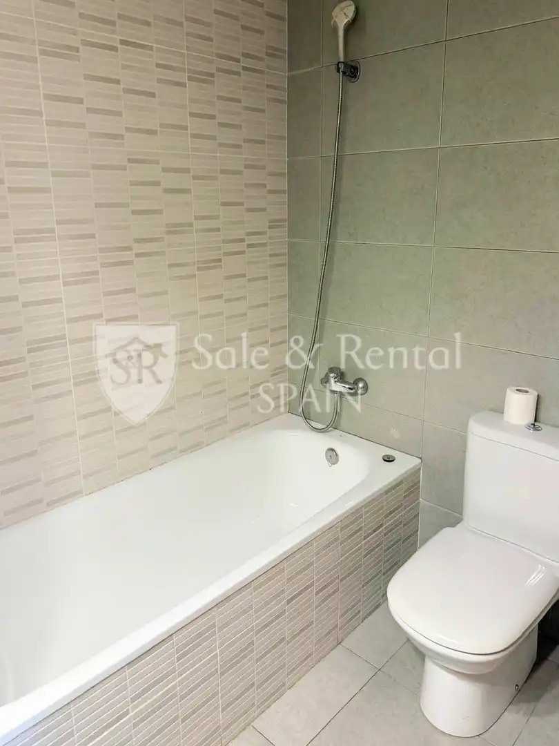 Baño de Piso en venta en Blanes con Calefacción y Terraza