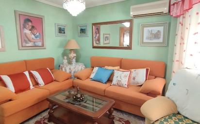 Living room of Flat for sale in  Madrid Capital  with Air Conditioner, Heating and Furnished