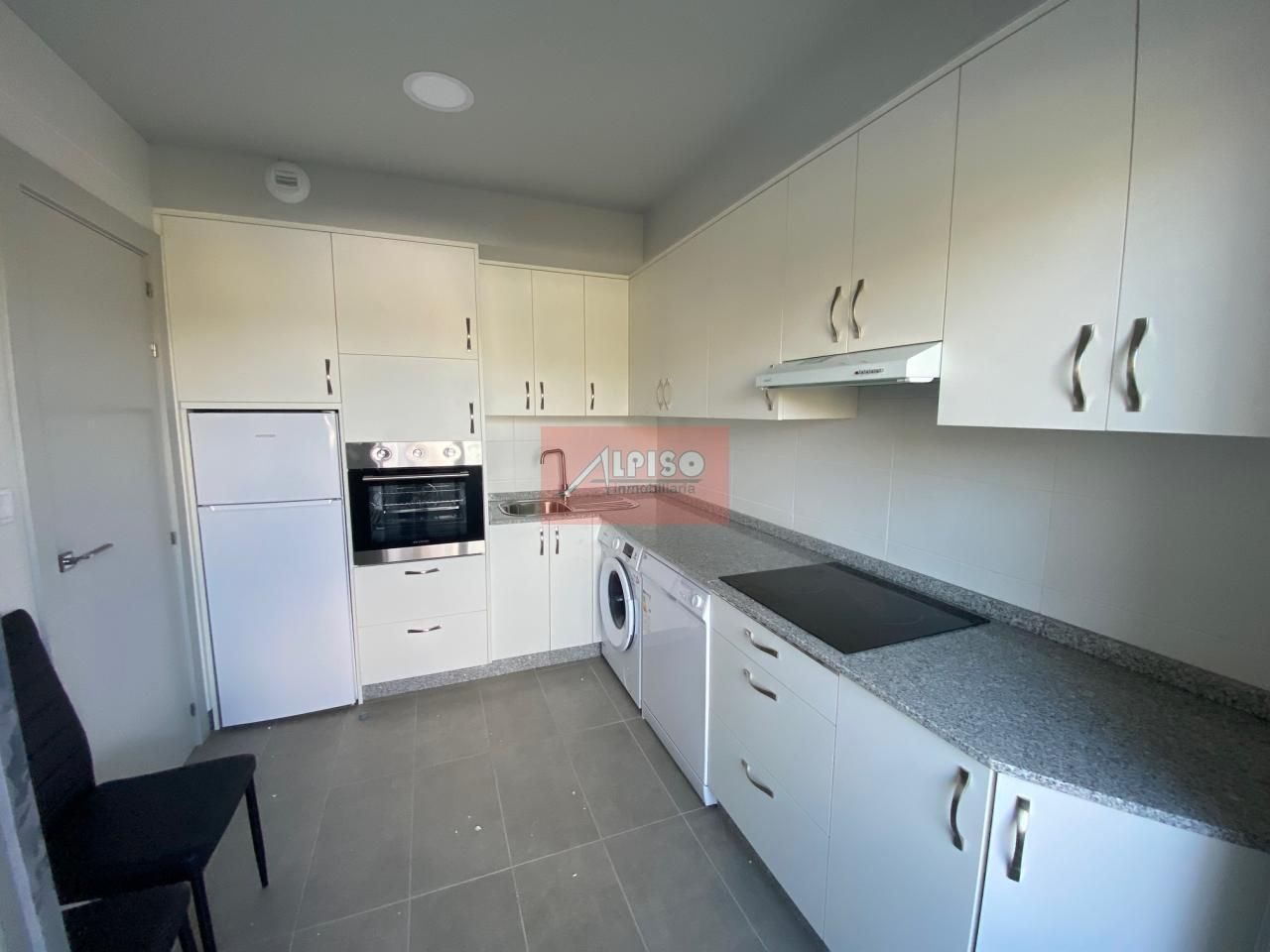 Cuina de Apartament de lloguer en Ourense Capital  amb Calefacció, Moblat i Balcó