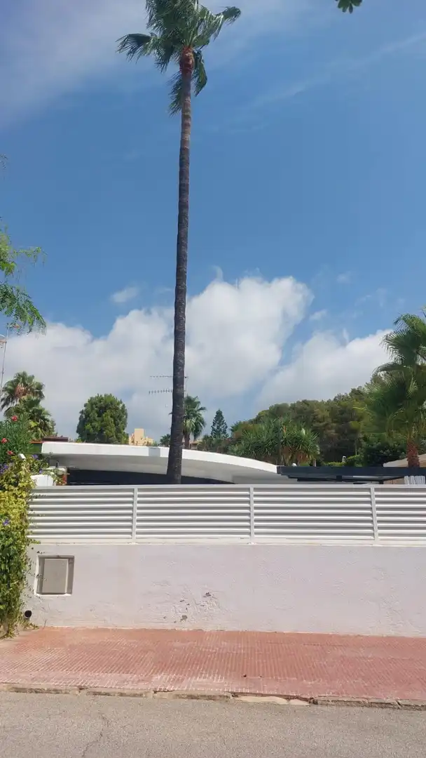 Vista exterior de Casa o xalet en venda en Sant Pere de Ribes amb Piscina