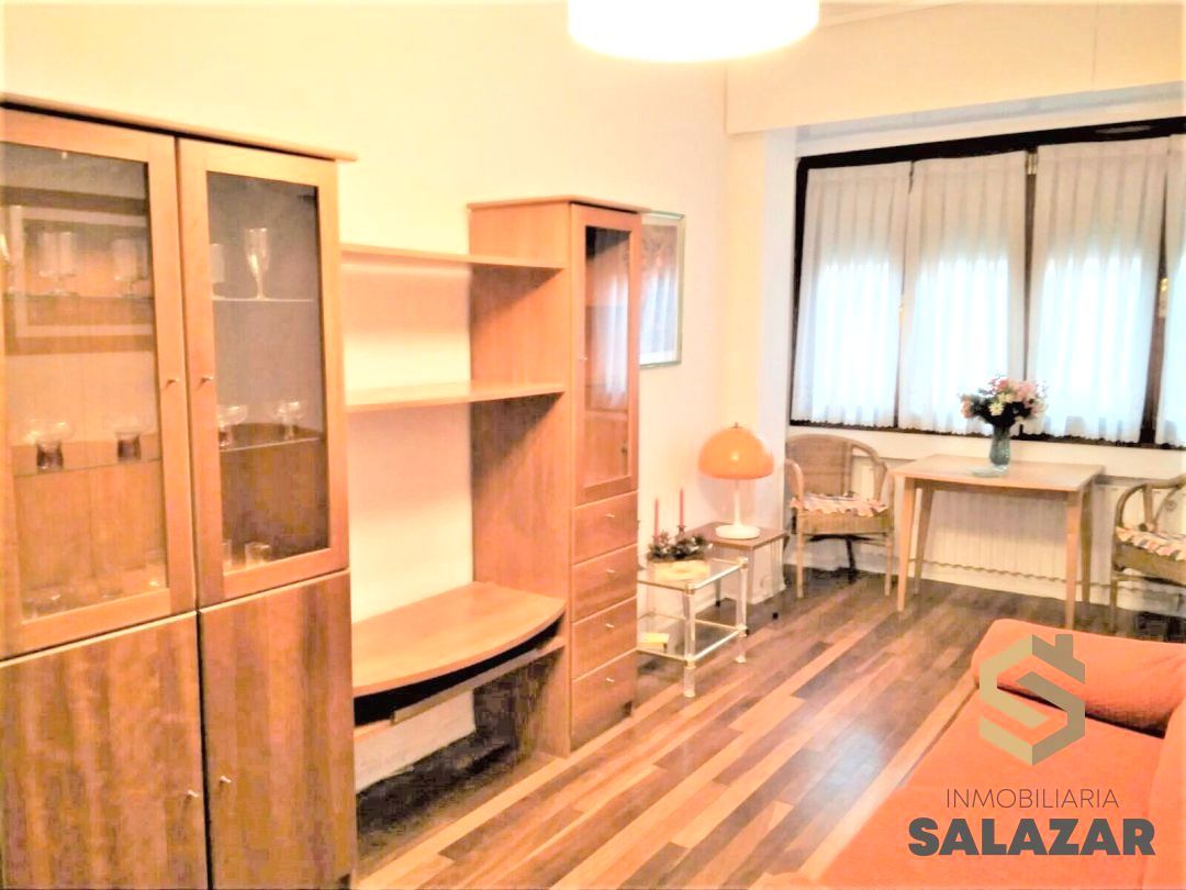 Habitación de Apartamento de alquiler en Bilbao  con Calefacción, Terraza y Microondas