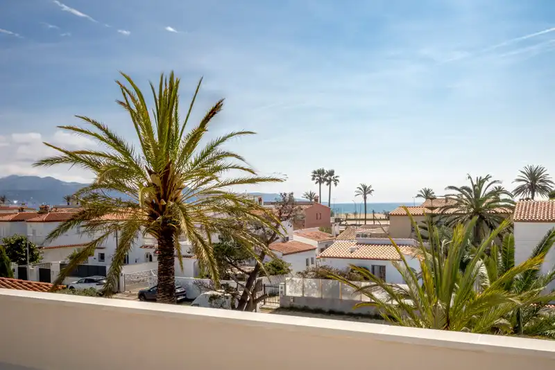 Exterior view of Attic for sale in Empuriabrava  with Air Conditioner, Heating and Private garden