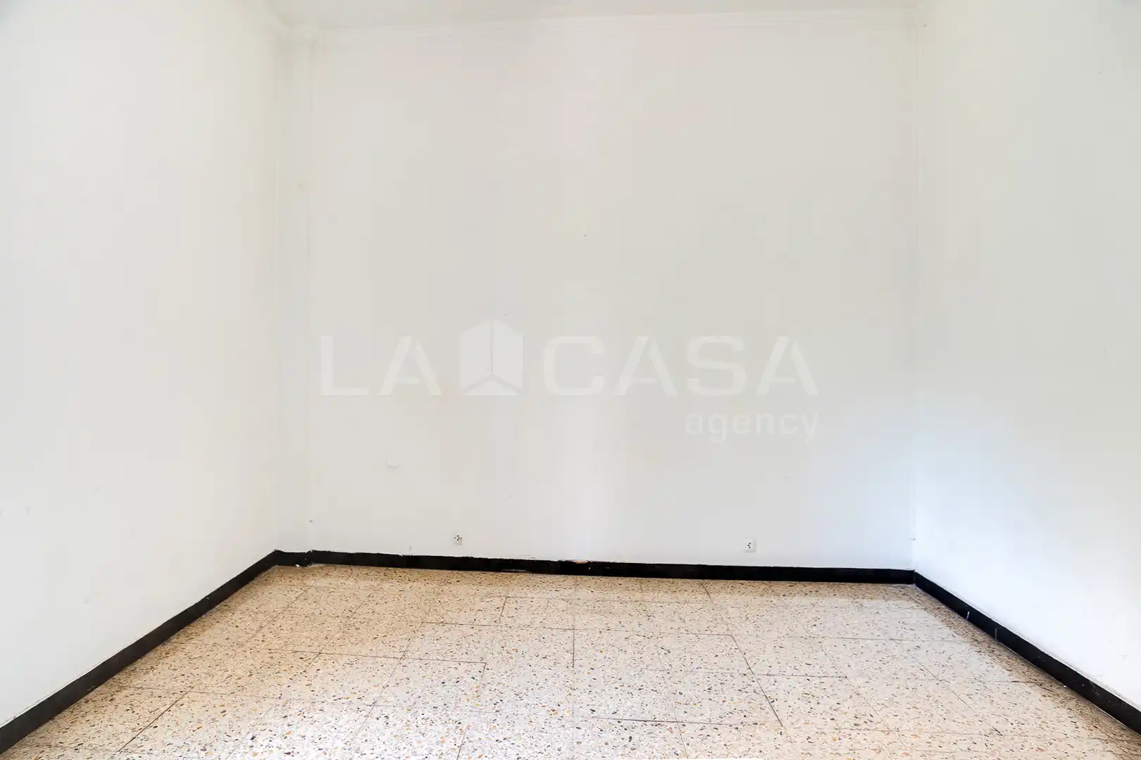 Wohnung zum Verkauf in Barcelona mit Balkon