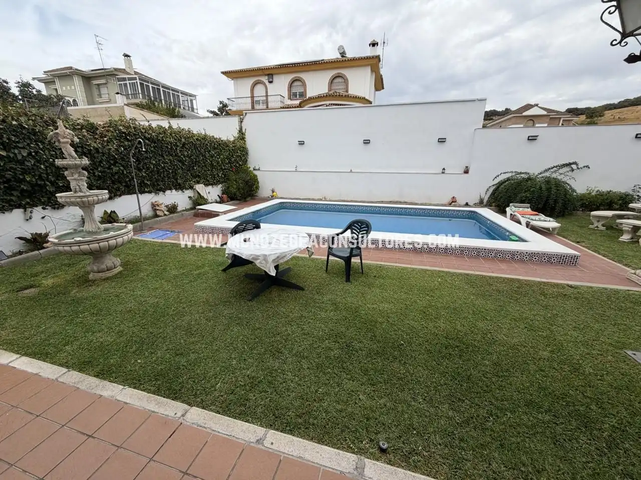 House with pool for sale in Calle Don Juan de Borbón