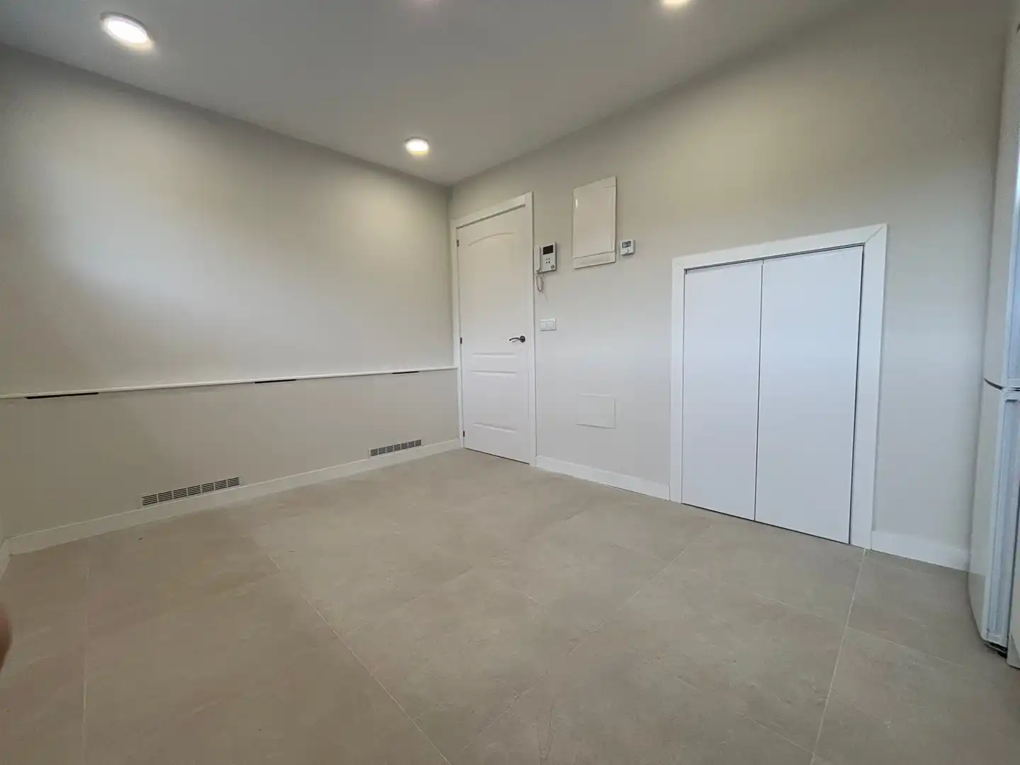 Casa adosada de alquiler en  Madrid Capital con Aire acondicionado, Calefacción y Jardín privado