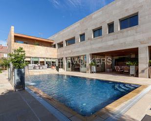 Piscina de Casa o xalet en venda en Azuqueca de Henares amb Aire condicionat, Terrassa i Piscina