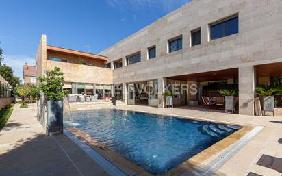 Piscina de Casa o xalet en venda en Azuqueca de Henares amb Aire condicionat, Jardí privat i Terrassa