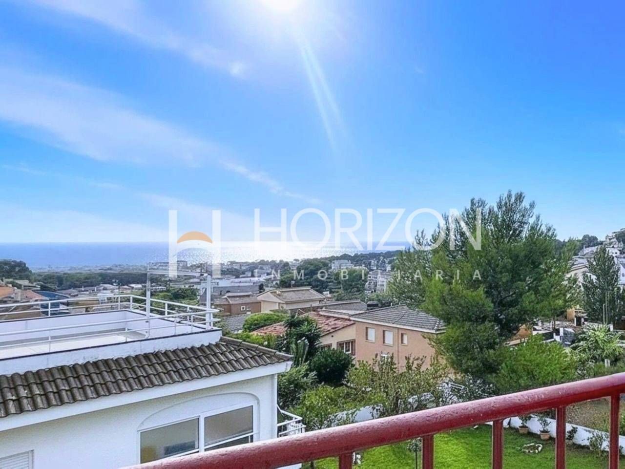 Vista exterior de Casa adosada en venda en Calafell amb Aire condicionat, Calefacció i Jardí privat