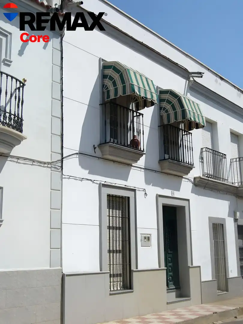 Vista exterior de Casa o xalet en venda en Orellana la Vieja amb Aire condicionat, Terrassa i Balcó