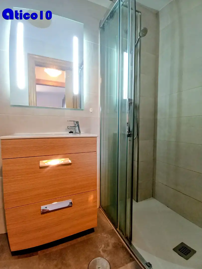 Bathroom of Attic for sale in Oviedo   with Heating, Parquet flooring and Terrace