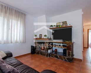 Living room of Single-family semi-detached for sale in Argentona  with Heating, Private garden and Terrace