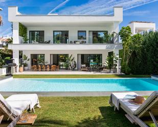 Jardí de Casa o xalet en venda en Marbella amb Aire condicionat, Jardí privat i Terrassa