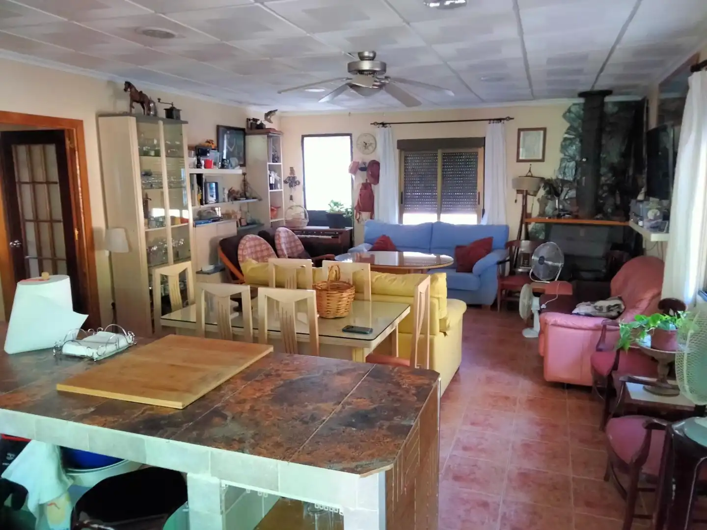 Sala d'estar de Finca rústica en venda en Córdoba amb Aire condicionat i Moblat