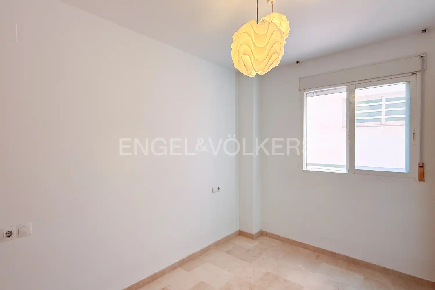 Flat for rent in Valencia  with Air Conditioner and Heating