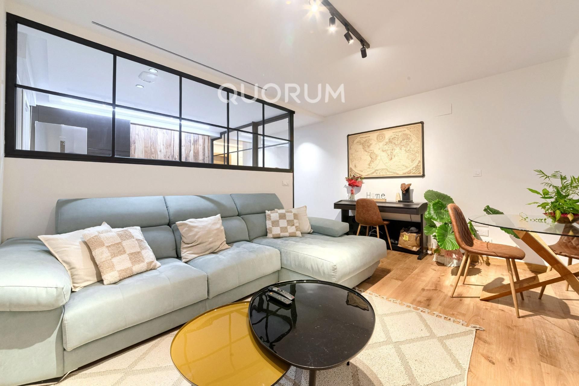 Sala d'estar de Pis en venda en Basauri  amb Traster, Moblat i Balcó