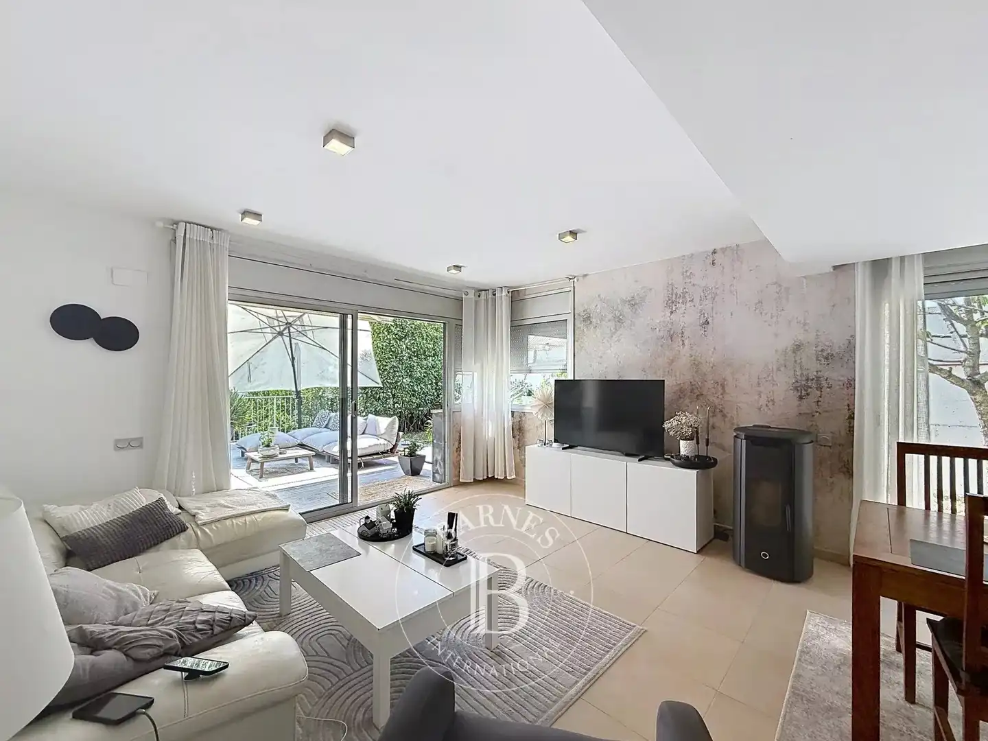 Sala de estar de Casa adosada en venta en Mataró con Aire acondicionado, Calefacción y Jardín privado
