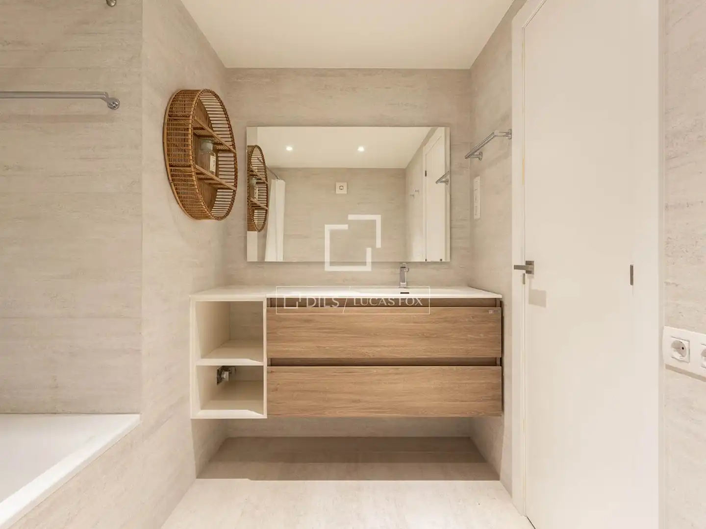 Badezimmer von Wohnung zum Verkauf in Barcelona mit Klimaanlage und Terrasse