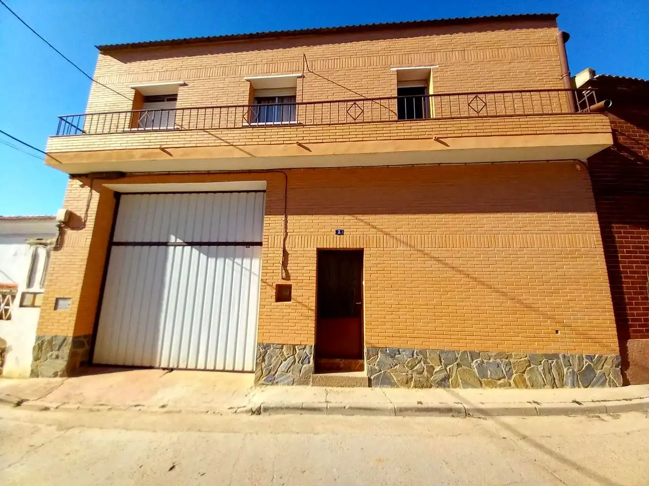 Vista exterior de Casa o chalet en venta en Codo con Jardín privado, Trastero y Balcón