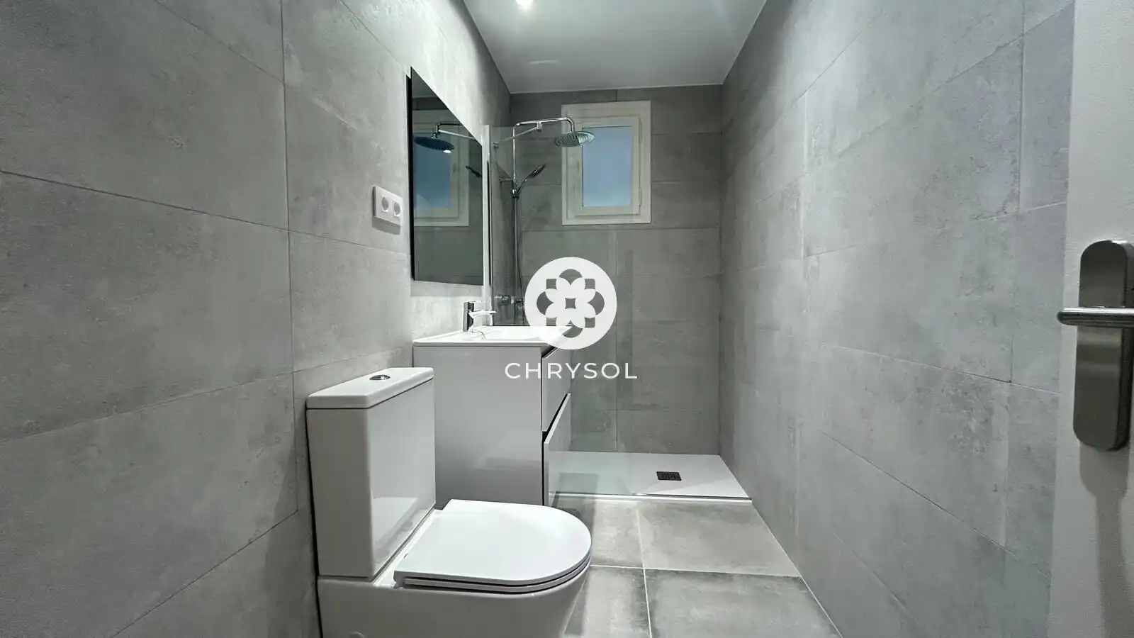 Bathroom of Office for rent in Barcelona  with Air Conditioner and Heating