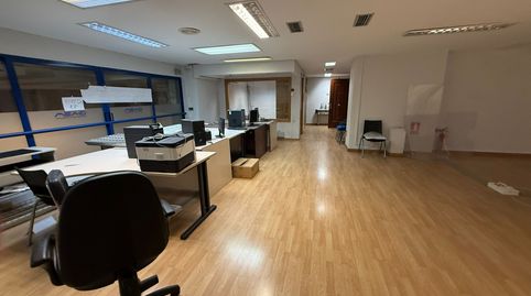 En el corazón del vibrante centro de Logroño, presentamos una exclusiva oportunidad de adquirir una amplia oficina que destaca por, imatge 2