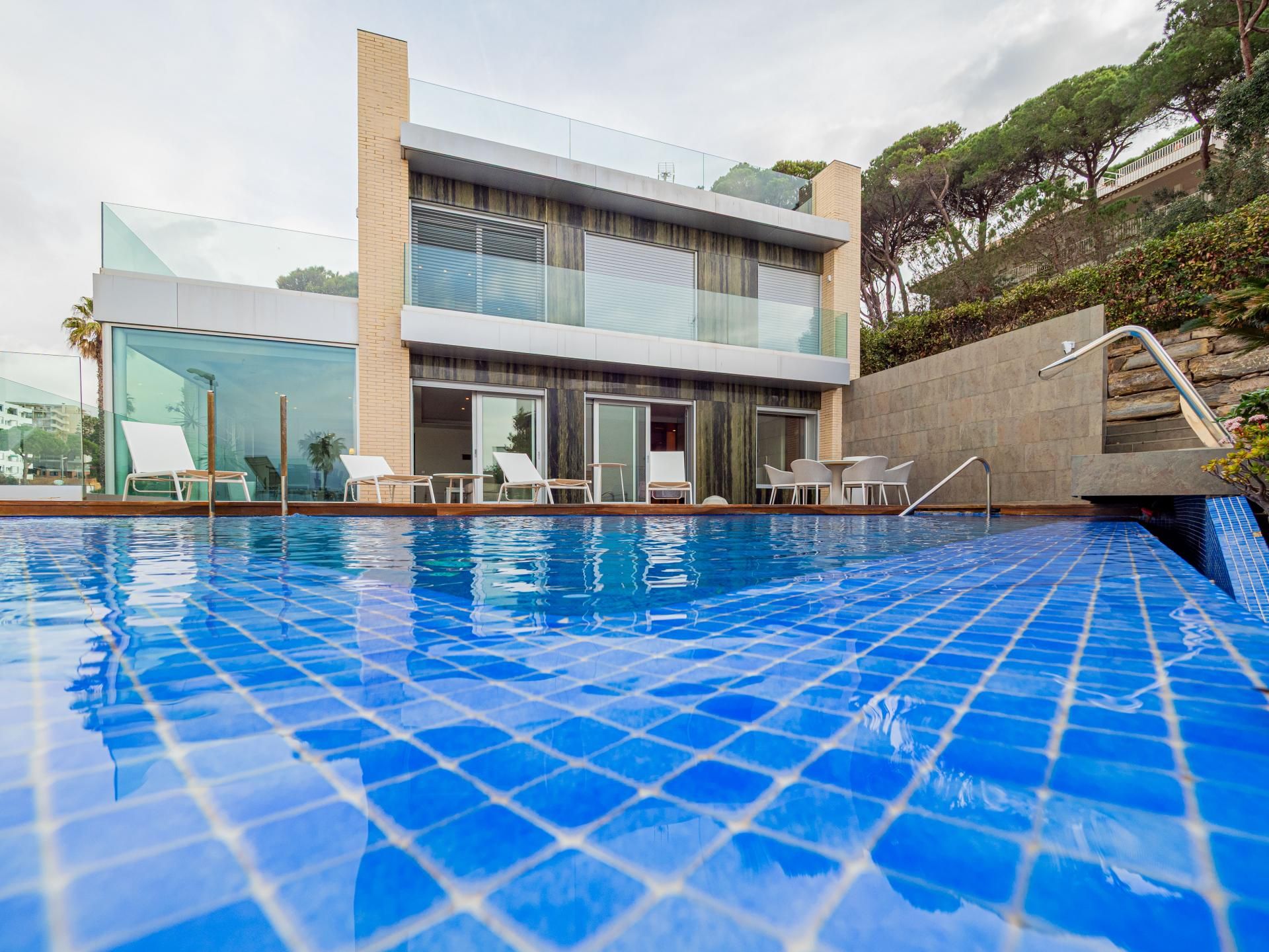 Swimming pool of House or chalet for sale in Lloret de Mar  with Heating