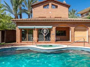Casa con balcón en venta en Bellamar