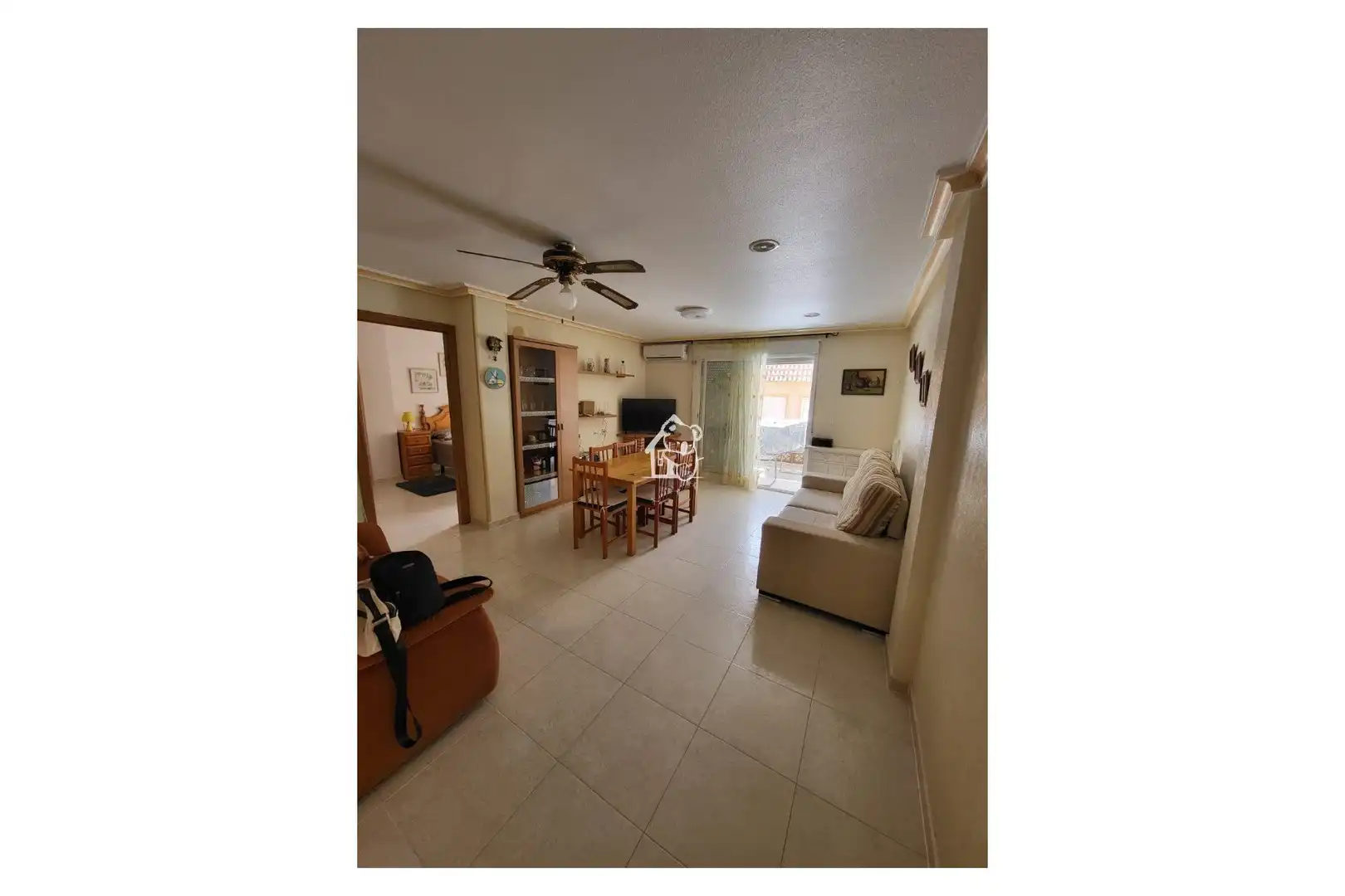 Sala d'estar de Apartament de lloguer en Torrevieja amb Aire condicionat, Terrassa i Moblat
