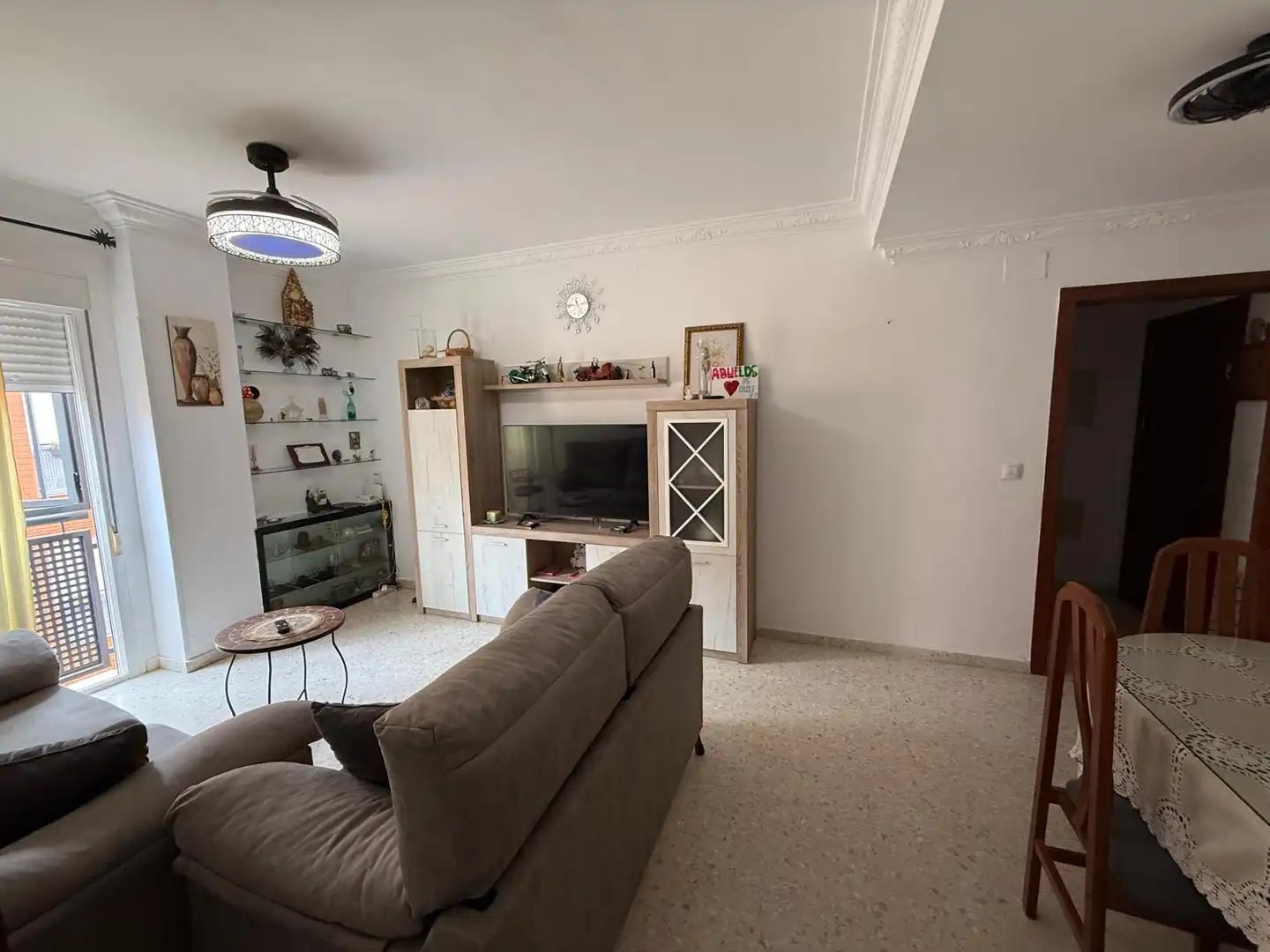 Sala d'estar de Pis en venda en Dos Hermanas amb Aire condicionat, Traster i Moblat