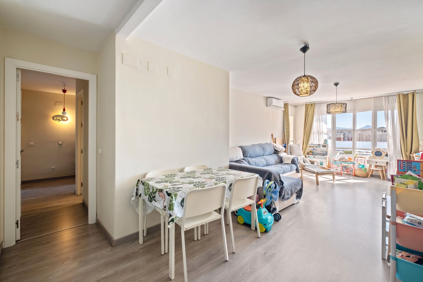 Living room of Flat for sale in Málaga Capital  with Air Conditioner, Parquet flooring and Terrace